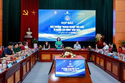 Toàn cảnh họp báo.