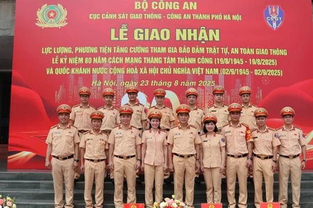 Lễ tiếp nhận 655 cán bộ, chiến sĩ tăng cường.