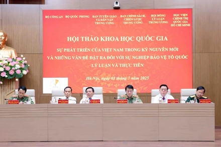 Các đồng chí chủ trì hội thảo.