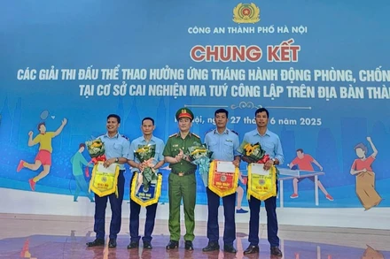 Trao giải tặng các cơ sở cai nghiện.