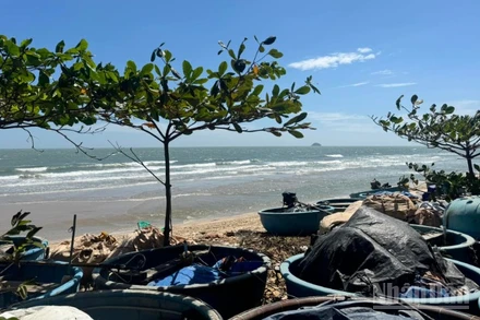 Bãi biển Cam Bình.