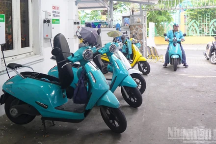 Theo Sở Xây dựng, hiện Thành phố Hồ Chí Minh có khoảng 100.000 xe máy điện, 300 trụ sạc nhanh và khoảng 50 điểm đổi pin xe máy.