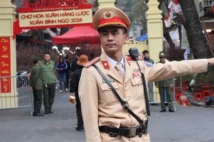 Bảo đảm trật tự an toàn giao thông, trật tự đô thị để nhân dân vui chơi, đi chợ hoa Tết.