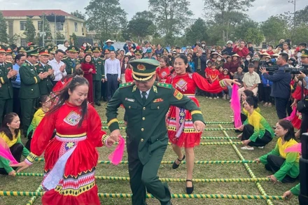 Xuân Biên phòng, ấm lòng dân bản tại xã Hương Xuân, Hà Tĩnh.