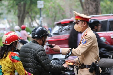 Phòng Cảnh sát giao thông Hà Nội chủ động xây dựng kế hoạch và tổ chức triển khai đồng bộ trên toàn địa bàn từ 10 giờ ngày 17/2 (Mùng 1 Tết).