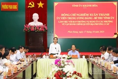 Quang cảnh buổi làm việc. (Ảnh NGUYỄN TRUNG)
