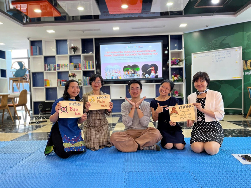 Một buổi tập huấn, bồi dưỡng kỹ năng cho nhân viên y tế học đường do Dự án An toàn cho trẻ CHIR phối hợp với nhóm Sân khấu diễn đàn Chơi Với Nhức Nhối và Happy School của Eurasia Learning Institute đồng tổ chức tại Hà Nội vào tháng 3/2025. 