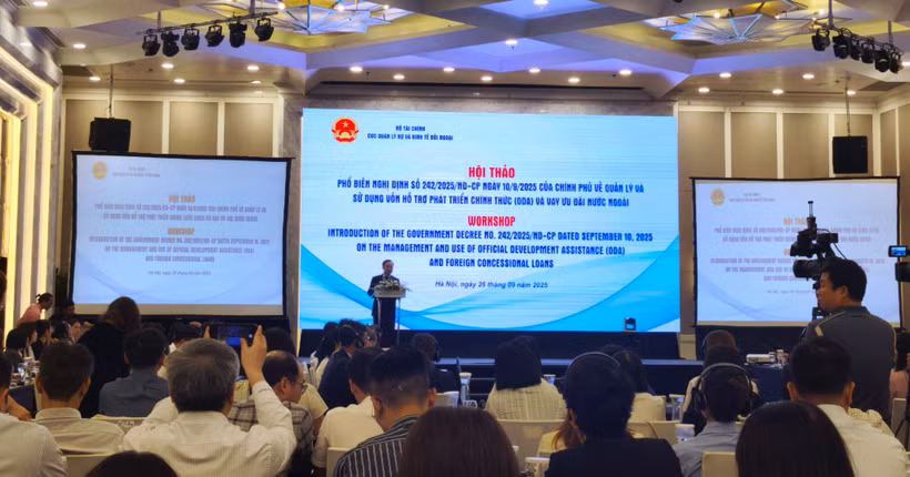 Toàn cảnh Hội thảo phổ biến Nghị định số 242/2025/NĐ-CP do Chính phủ ban hành ngày 10/9/2025, do Bộ Tài chính tổ chức vào sáng 26/9.