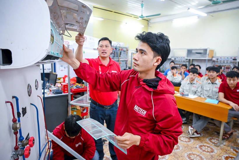 Để tạo nên đội ngũ lao động chất lượng cao, cần đổi mới căn bản công tác đào tạo nghề. (Trong ảnh: Lớp học nghề Kỹ thuật máy lạnh và điều hòa của Trường cao đẳng nghề Bắc khoa Hà Nội). Ảnh: Thành Đạt
