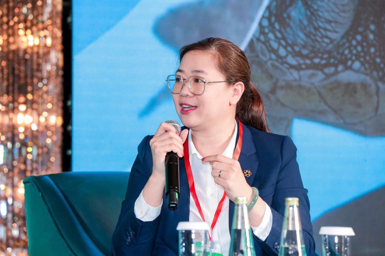 Bà Nguyễn Thị Kim Phượng chia sẻ về hành trình chuyển đổi xanh của Ngân hàng thương mại cổ phần Đầu tư và Phát triển Việt Nam tại hội thảo. bidv2.jpg