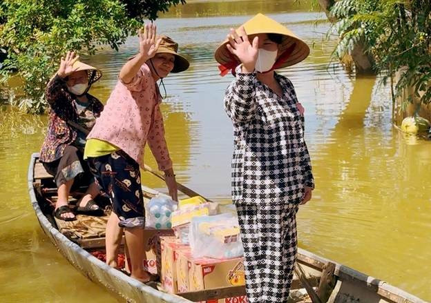 Nhiều bà con ở Đắk Lắk đã nhận được hàng thực phẩm của Masan.