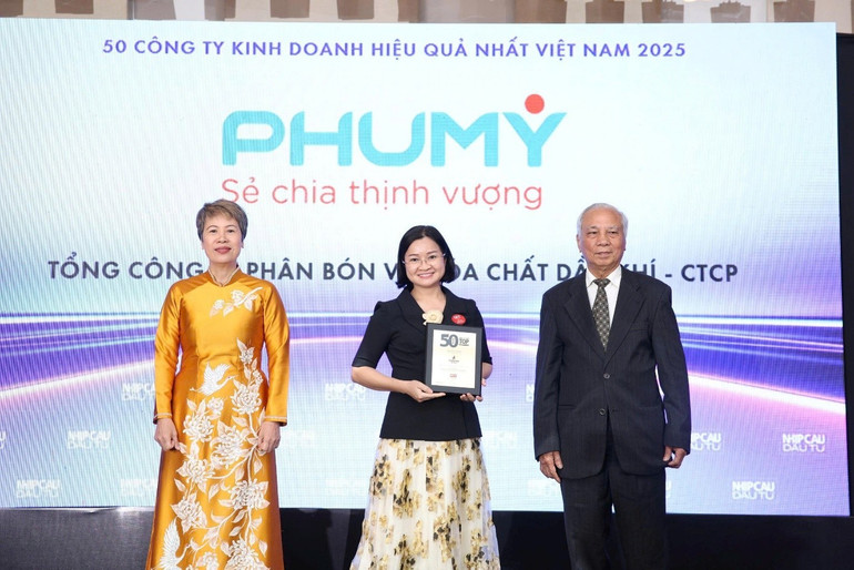 Phú Mỹ nhận Danh hiệu Top 50 Công ty kinh doanh hiệu quả nhất. pm2.jpg