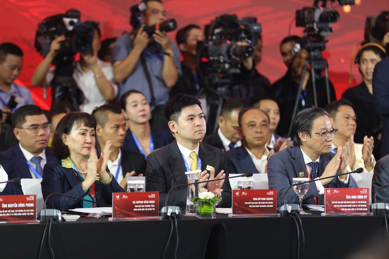 Quang cảnh Phiên đối thoại cấp cao Diễn đàn Kinh tế tư nhân Việt Nam 2025. tt2.jpg
