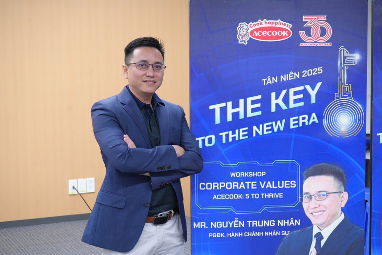 Anh Nguyễn Trung Nhân, Phó Tổng Giám đốc Khối Hành chính nhân sự: “Với tôi, mỗi lần nhìn thấy một bạn trẻ trưởng thành, tự tin hơn, bản lĩnh hơn, tôi đều cảm thấy hạnh phúc và đó chính là điều mà tôi luôn theo đuổi”. ace-2.jpg