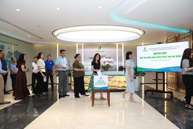 Cán bộ nhân viên các ban/Văn phòng/Đơn vị/Dự án của Tổng Công ty Thăm dò Khai thác Dầu khí đã nhiệt liệt hưởng ứng lời kêu gọi, quyên góp ủng hộ đồng bào vùng lũ lụt. pvep3.jpg