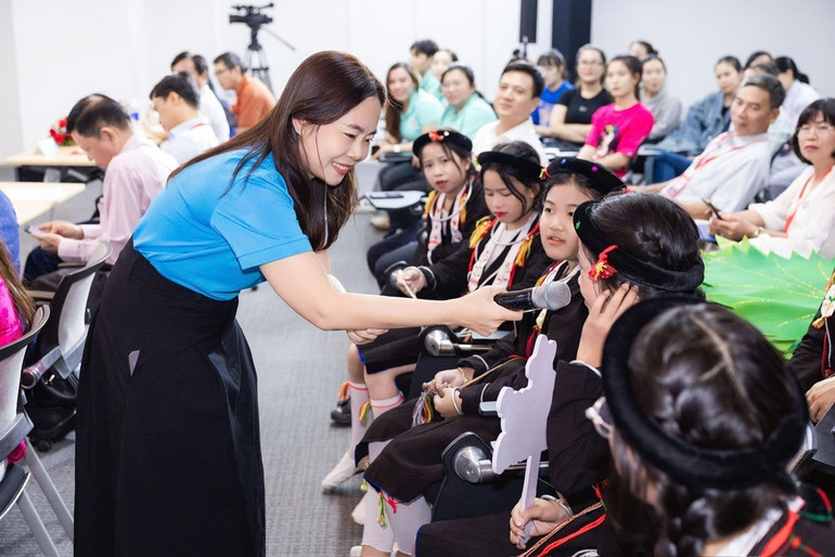 Chị Cao Thị Thanh Mai, Chủ tịch Công đoàn, là người từng tự nguyện ở lại nhà máy Acecook ủng hộ tinh thần anh chị em xuyên suốt 3 tháng trong đợt dịch Covid-19 ace-5.jpg