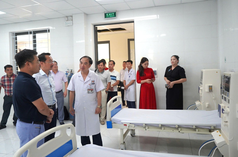 Thăm phòng đặt máy chạy thận do PVEP tài trợ. pvep2-2670.jpg