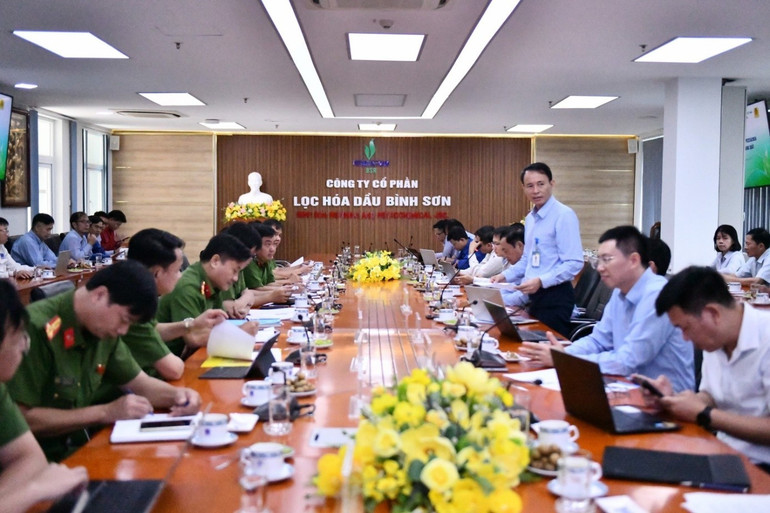 Các đại biểu thảo luận tại tọa đàm. dq1.jpg