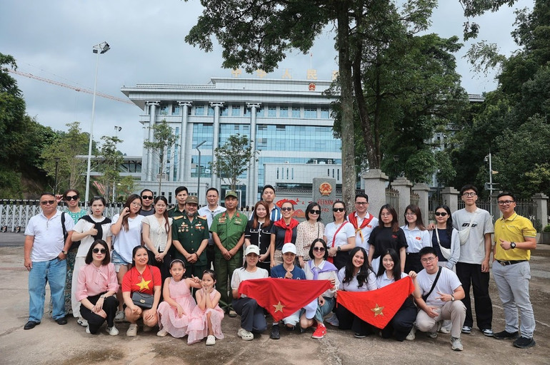 Đoàn khách Vietravel tại Đồn Biên phòng cửa khẩu quốc tế Trà Lĩnh. cao-bang-2.jpg
