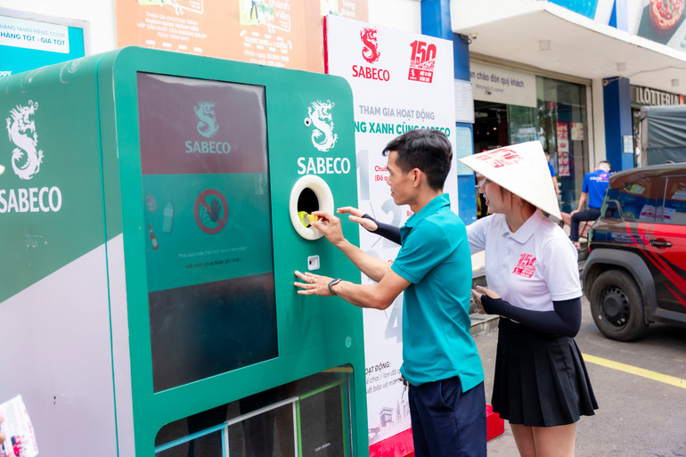 Các hoạt động hỗ trợ của SABECO và Ủy ban Trung ương Mặt trận Tổ quốc Việt Nam sẽ được triển khai khẩn trương và nhanh chóng trong thời gian tới, nhằm mang đến nguồn động viên và trợ giúp thiết thực cho người dân, đặc biệt là tại các khu vực chịu thiệt hại nặng. sabeco-anh-2.jpg