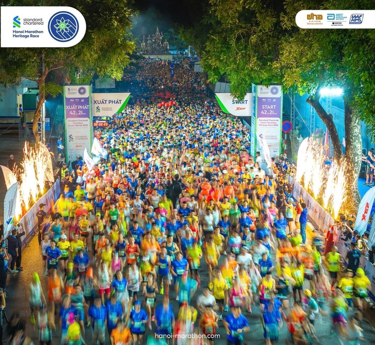 Standard Chartered Marathon Di sản Hà Nội 2024 thu hút đông đảo vận động viên tham gia 11-6232.jpg