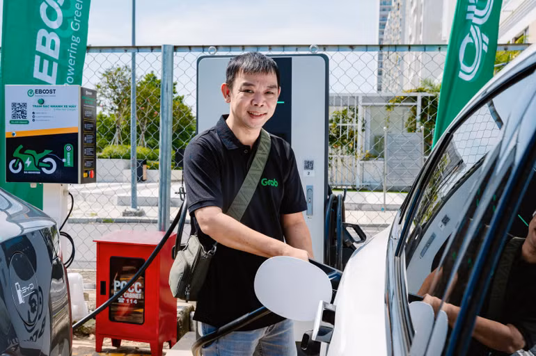 bac-tai-grab-trai-nghiem-tram-sac-cua-eboost.jpg