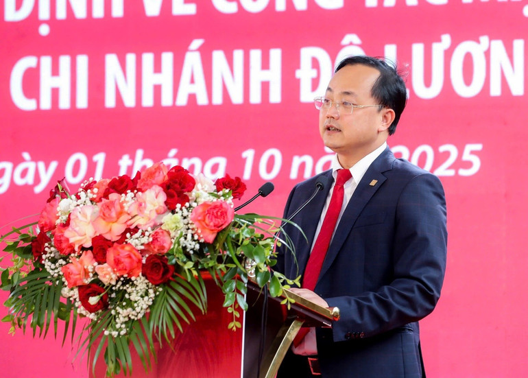 Đồng chí Tô Huy Vũ - Bí thư Đảng ủy, Chủ tịch Hội đồng thành viên Agribank phát biểu chỉ đạo công tác tổ chức sắp xếp mạng lưới hoạt động của các chi nhánh trên địa bàn tỉnh Nghệ An a1.jpg