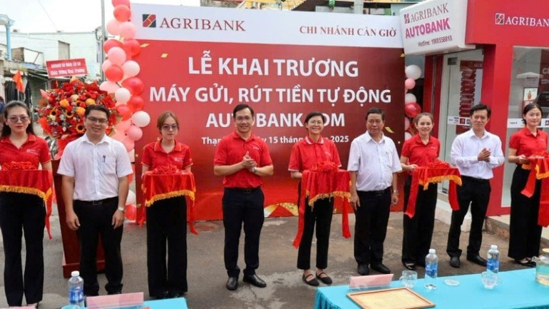 Agribank khai trương Máy gửi-rút tiền tự động AutoBank CDM đầu tiên tại xã đảo Thạnh An-Thành phố Hồ Chí Minh agribank1-1017.jpg