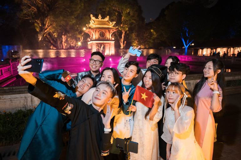 Voices of Galaxy is a bridge connecting aspirations and actions for the country's development. anh-3-24.jpg
