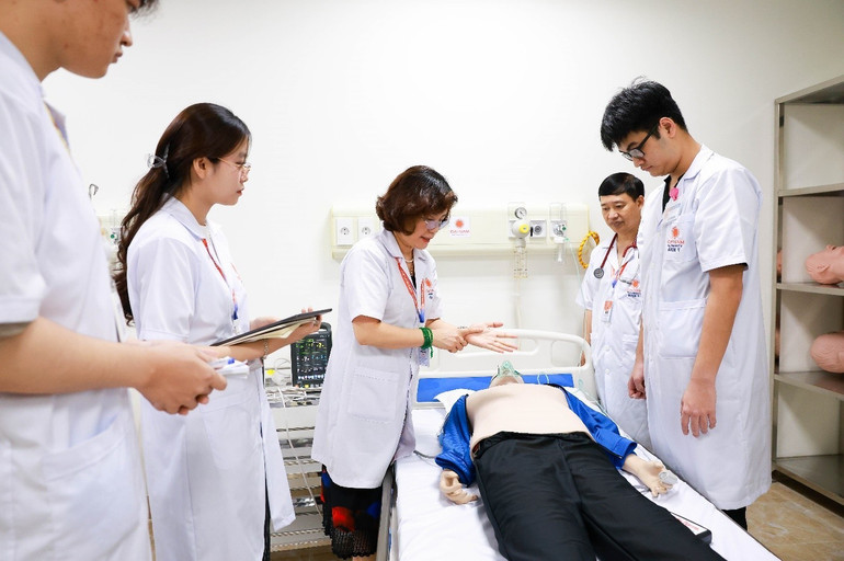 Học bổng Tài năng với giá trị lên tới 720 triệu đồng/suất – một trong những học bổng danh giá nhất của Trường đại học Đại Nam, dành cho những gương mặt xuất sắc toàn diện. dai-nam-2.jpg