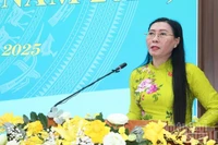 Đồng chí Bùi Thị Quỳnh Vân, Ủy viên Trung ương Đảng, Bí thư Tỉnh ủy Quảng Ngãi phát biểu chỉ đạo tại kỳ họp. 