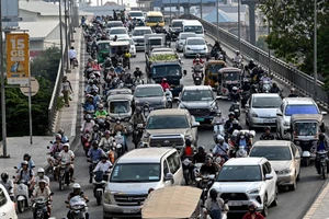 [Video] Indonesia triển khai “làm việc tại nhà” để tiết kiệm năng lượng 