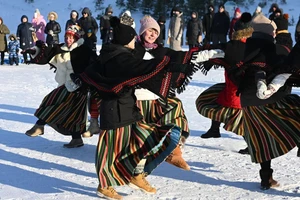 [Video] Rộn ràng lễ hội múa dân gian mùa đông của người Estonia 