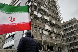 [Video] Các nước gửi viện trợ nhân đạo tới Iran