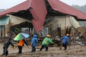 [Video] Số người thiệt mạng do thảm họa lũ lụt tại Indonesia vượt quá 700