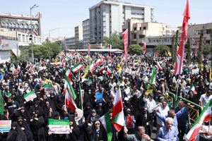 [Video] Người dân Iran tổ chức hàng loạt cuộc tuần hành ủng hộ chính quyền 