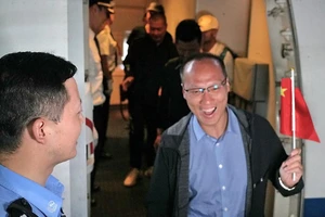 [Video] Khẩn cấp sơ tán hàng trăm nghìn người mắc kẹt tại “chảo lửa” Trung Đông