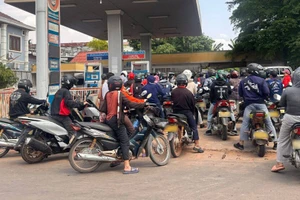 [Video] Lào triển khai loạt biện pháp hạ nhiệt giá xăng, dầu