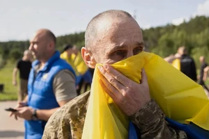 [Video] 1000 tù binh Ukraine về nước sau đợt Nga – Ukraine không kích lãnh thổ