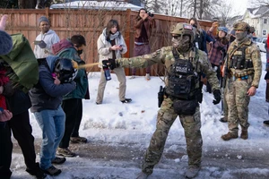 [Video] Chính quyền Mỹ chấm dứt chiến dịch truy quét di trú tại Minnesota 