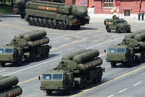 [Video] Ấn Độ chi hơn 1 tỷ USD mua 300 tên lửa phòng không S-400 của Nga