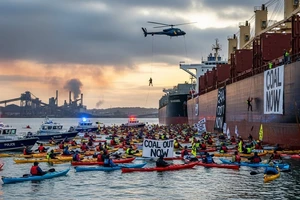 [Video] Australia bắt giữ hàng trăm người gây cản trở cảng than lớn nhất thế giới