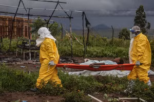 [Video] Cảnh báo khẩn cấp về nguy cơ dịch Ebola lan rộng tại mười nước châu Phi