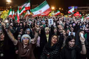 [Video] Tehran phô diễn tàu tấn công mới nhân kỷ niệm 90 ngày xung đột