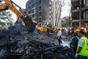 [Video] Hộp đen máy bay rơi ở Ấn Độ đã được tìm thấy