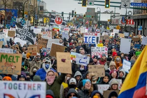 [Video] Hàng trăm cuộc biểu tình trên khắp nước Mỹ phản đối vụ bắn người di trú