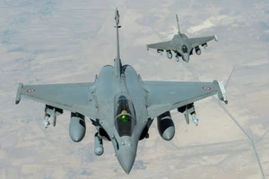 [Video] Không quân Mỹ tấn công hàng loạt cứ điểm IS ở Syria