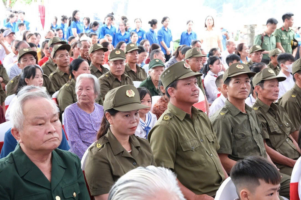 Phong trào toàn dân bảo vệ an ninh Tổ quốc thu hút sự tham gia của đông đảo các tầng lớp nhân dân trên địa bàn xã Việt Xuyên. ndo_tl_ca2.jpg