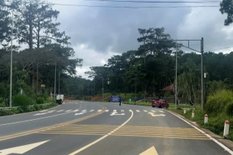 [Video] Đèo Prenn mở lưu thông tạm trong ba ngày, tiếp tục cấm xe tải do nguy cơ sạt lở