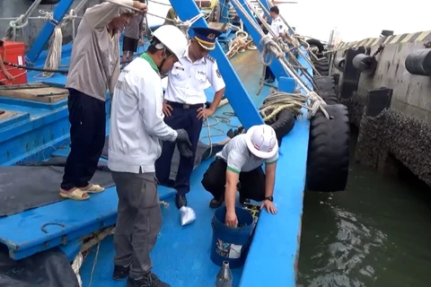 [Video] Cảnh sát biển điều tra tàu chở 100.000 lít dầu DO không rõ nguồn gốc